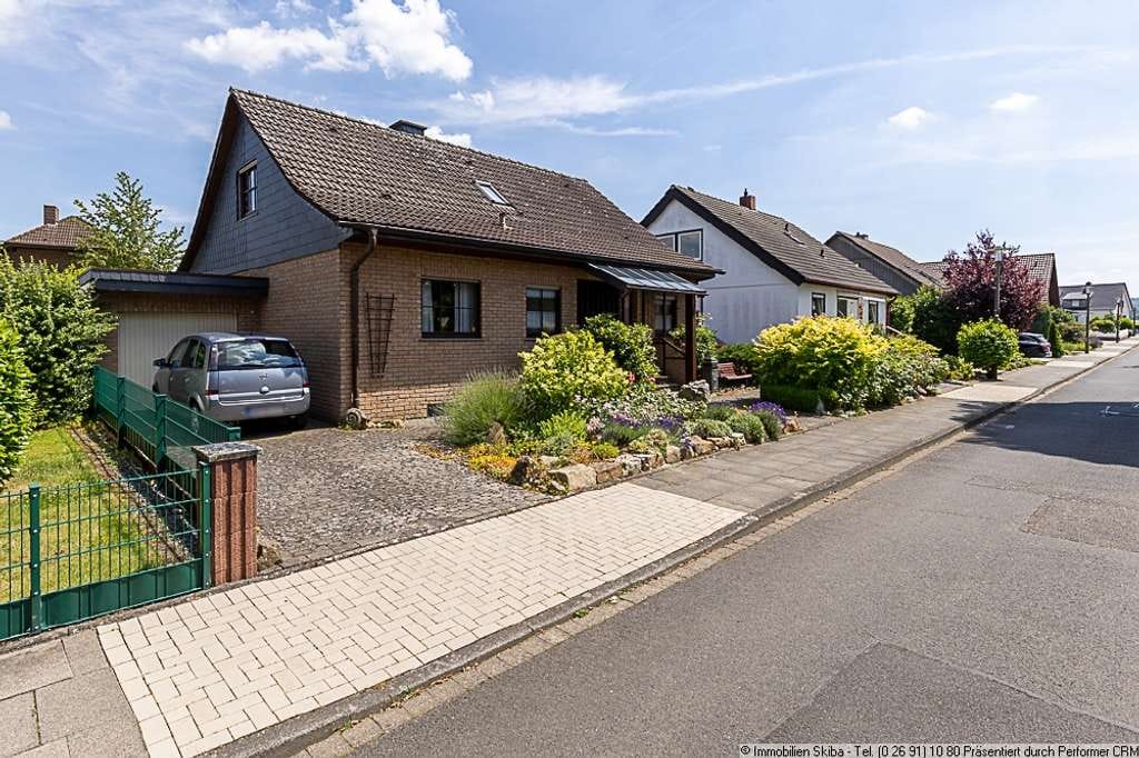 Immobilie in Rheinbach - Ruhiges Wohngebiet: Gepflegtes Wohnhaus mit Garten und Garage auf Erbpachtgrund in Oberdrees - Bild 2