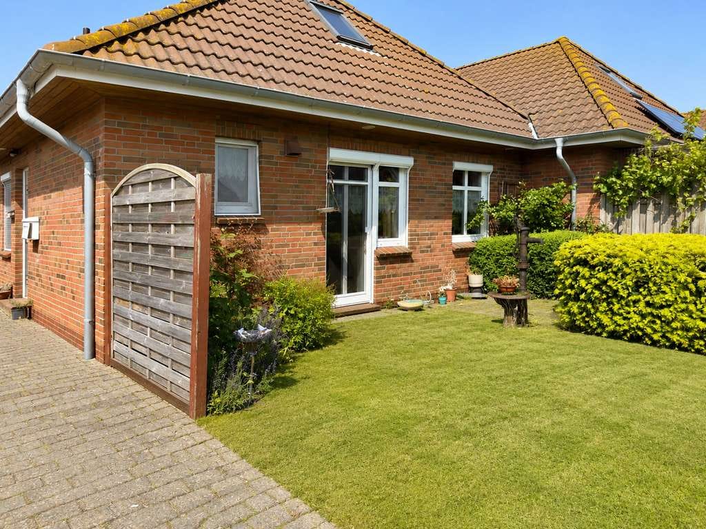 Immobilie in Dagebüll - Nordsee-Flair genießen: Doppelhaushälfte mit Garten und Entwicklungspotenzial - Bild 0