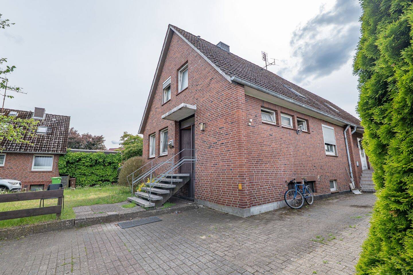Immobilie in Himmelpforten - Solide Doppelhaushälfte mit vielseitigem Potenzial in ruhiger Lage von Himmelpforten - Bild 1