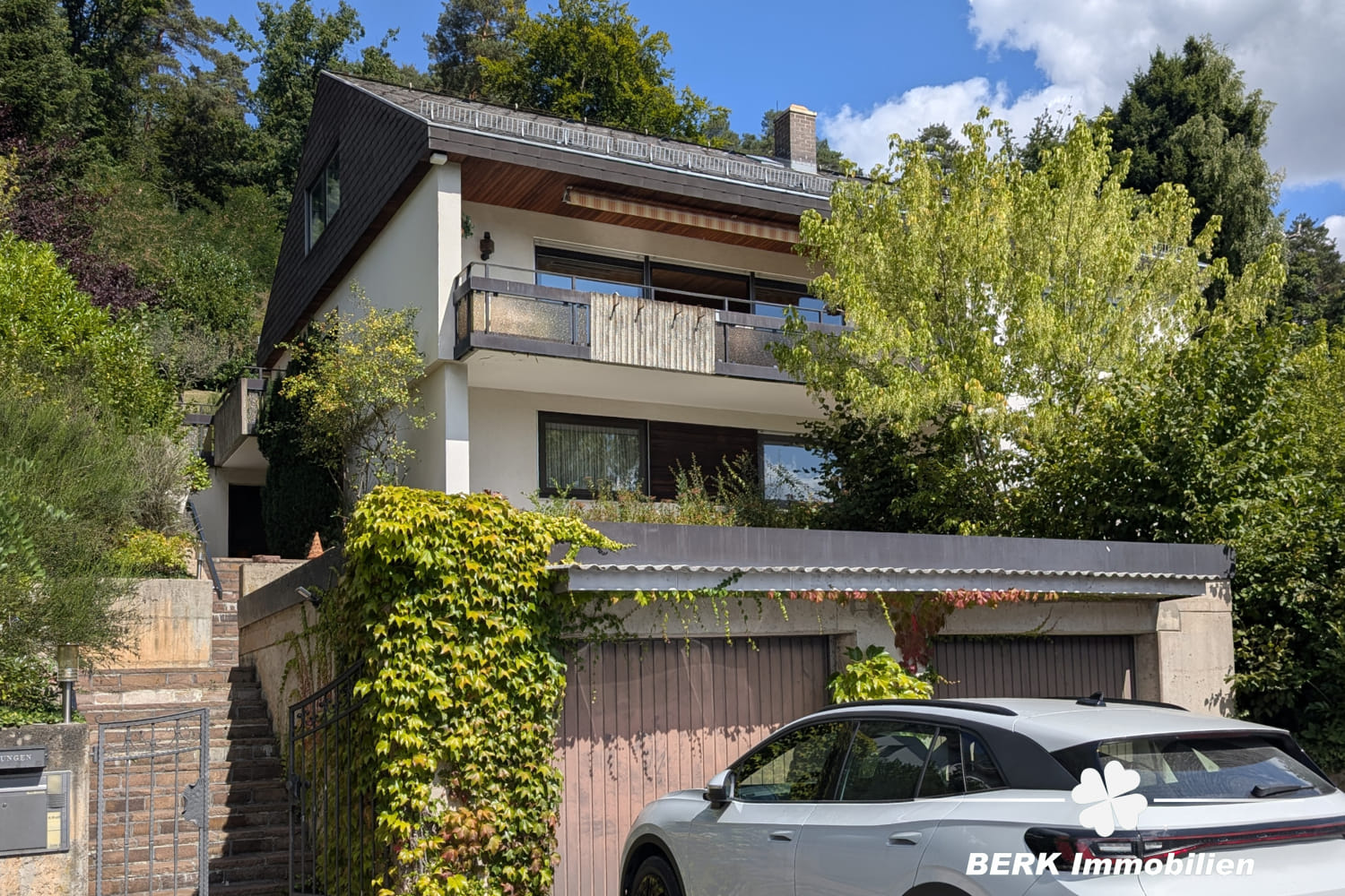 Immobilie in Laudenbach - BERK Immobilien - Gartenparadies am Waldrand mit gigantischem Ausblick -  Haus in TE in Laudenbach - Bild 0