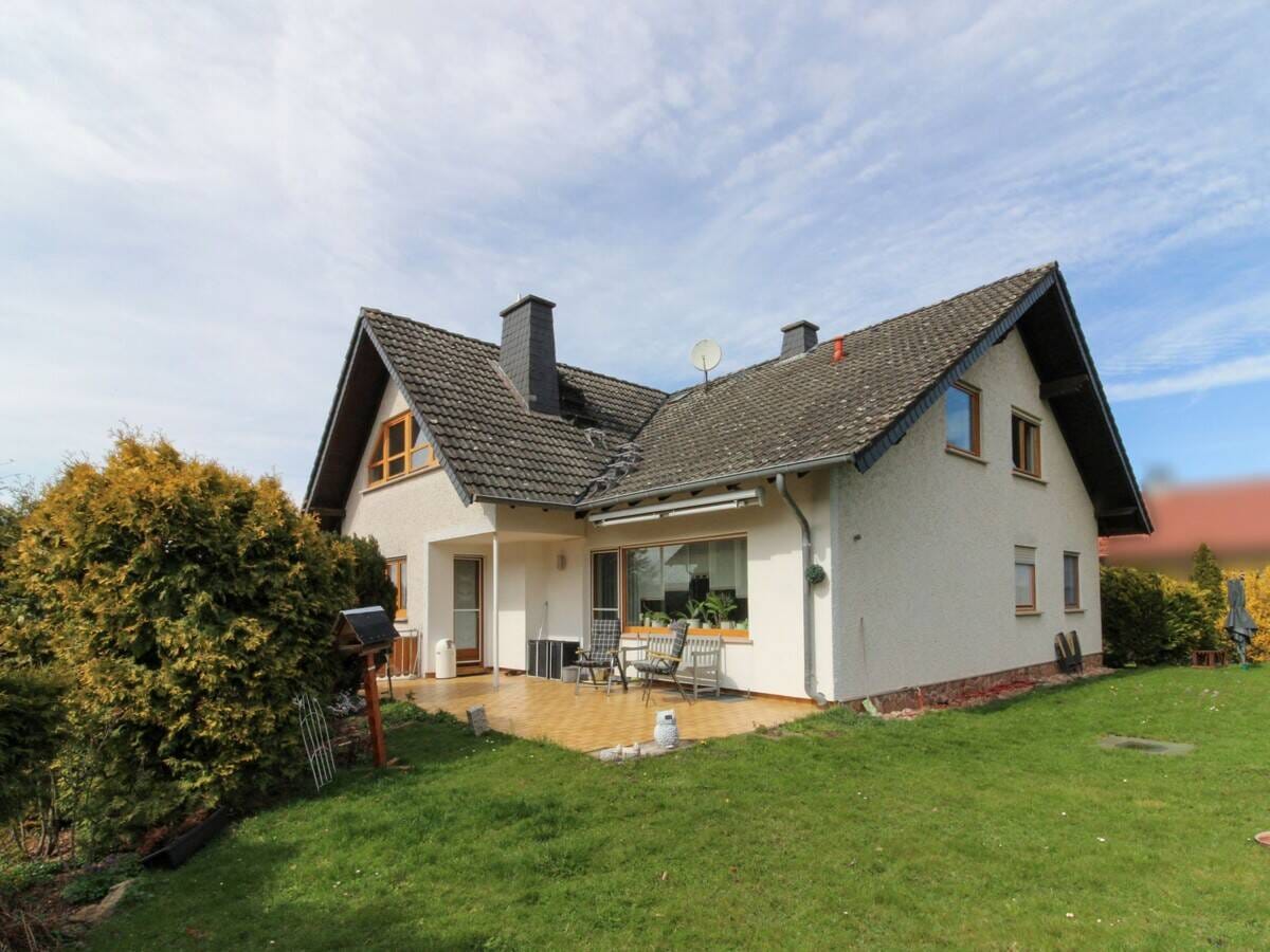 Immobilie in Großenlüder - Viel Platz für Familie & Investition - 250 m² Wohnfläche in ruhiger Lage von Bimbach - Bild 1