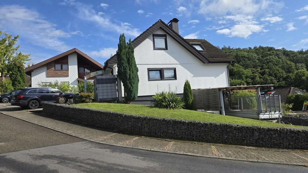 Immobilie in Zwingenberg - Attraktiv gestaltetes Einfamilienhaus in ruhiger, naturnaher Lage mit Blick auf das Schloss - Bild 0