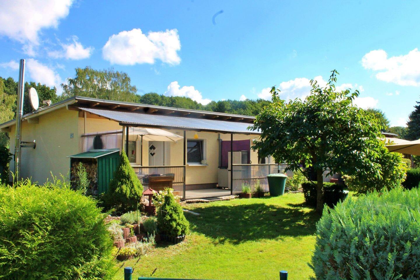 Immobilie in Joachimsthal - Ferienbungalow(s) am Grimnitzsee - zwei zusammenliegende Einheiten  zum Kauf - AB 70.000,- EUR - Bild 2