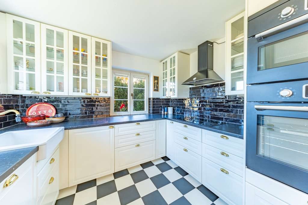 Immobilie in Oberhaching - Großzügies Einfamilienhaus mit Indoorpool & Fitness in guter Wohnlage Oberhaching - Bild 3