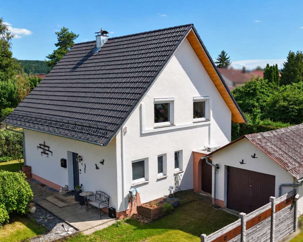 Immobilie in Aitrach - Modernisiertes Einfamilienhaus mit neuem Dach, PV-Anlage und Garten - Bild 0