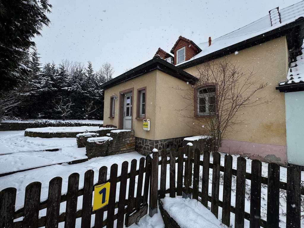Immobilie in Querfurt - renovierungsbedürftige Wohnung zu verkaufen - Bild 0