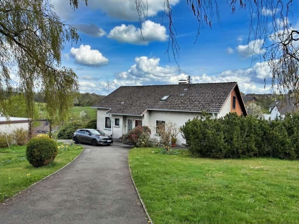 Immobilie in Freudenberg - Freistehendes Einfamilienhaus mit herausragendem Grundstück in Freudenberg-Hohenhain - Bild 3