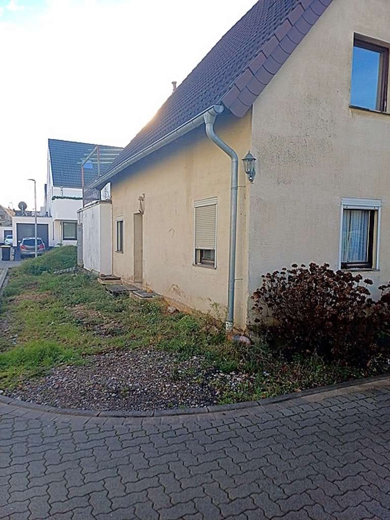Immobilie in Bedburg - Platz für Visionen: Ihr Modernisierungs- oder Sanierungprojekt auf einem Filetgrundstück! - Bild 1