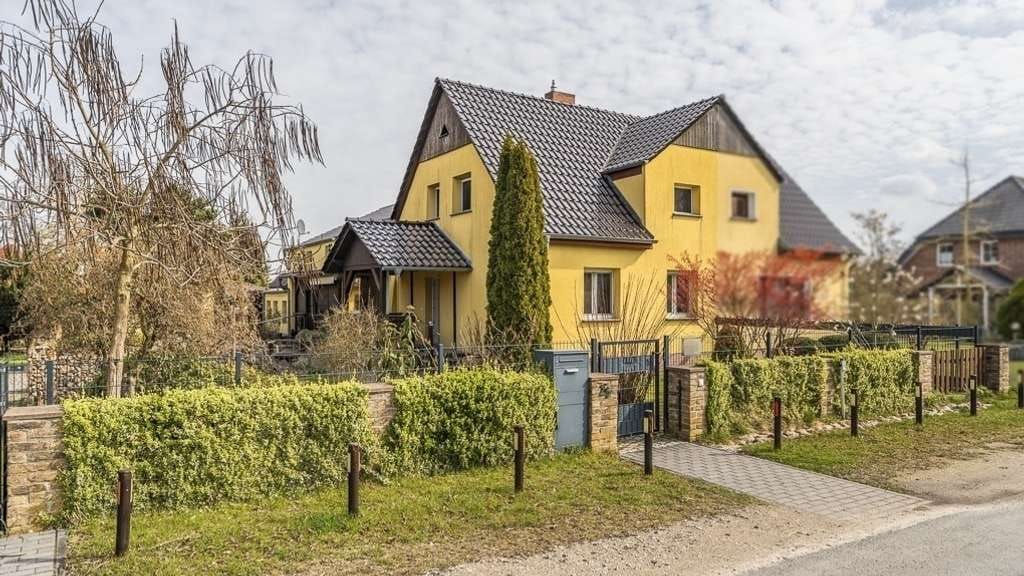 Immobilie in Groß Kreutz (Havel) - Familienparadies mit Extras: Saniertes Ein-/Zweifamilienhaus mit Pool, Wintergarten und Einliegeropt - Bild 0
