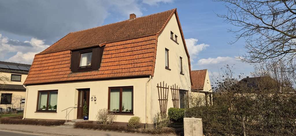 Immobilie in Ottersberg - Großzügiges Einfamilienhaus mit Nebengebäude und liebevoll angelegtem Garten zu verkaufen - Bild 2
