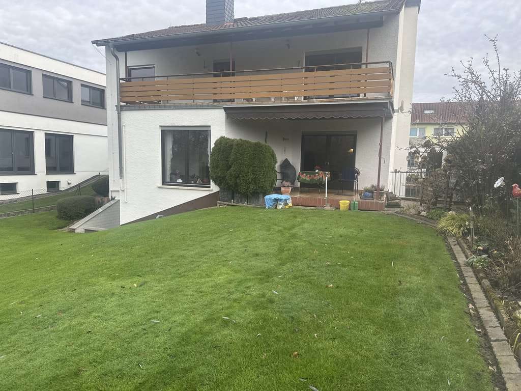 Immobilie in Großkrotzenburg - Geräumiges Zweifamilienhaus, Doppelgarage, Traumgarten - Bild 2