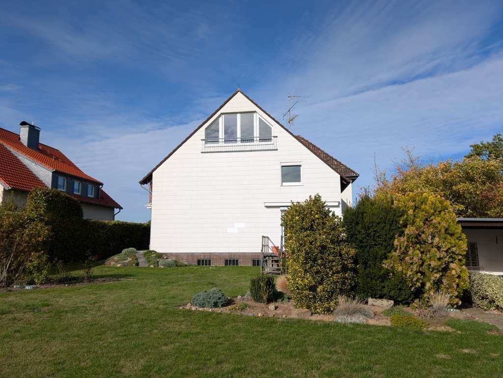 Immobilie in Wennigsen (Deister) - Attraktives Dreifamilienhaus in Ortsrandlage von Bredenbeck mit traumhaftem Ausblick - Bild 2