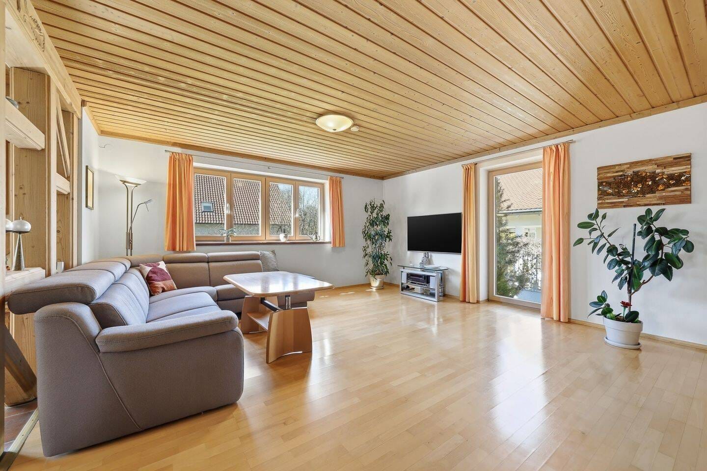 Immobilie in Oberschweinbach - Einziehen und wohlfühlen - liebevoll gepflegtes Zuhause mit außergewöhnlichem Raumangebot. - Bild 4