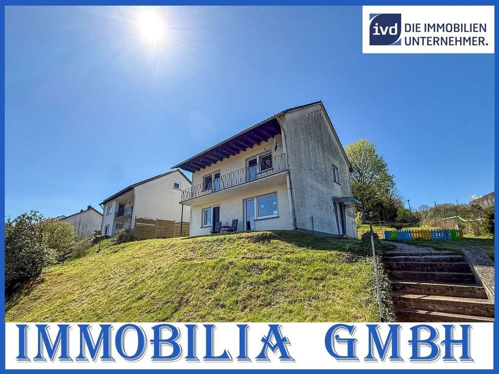 Immobilie in Wallhalben - FAMILIENGLÜCK - Freistehendes Einfamilienhaus mit großem Garten und Garage in 66971 Wallhalben - Bild 0