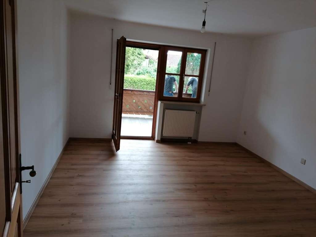 Immobilie in Tann - Helle und großzügige 4-Zimmer Wohnung mit Balkon und Garten im 1. OG in Tann - Bild 2