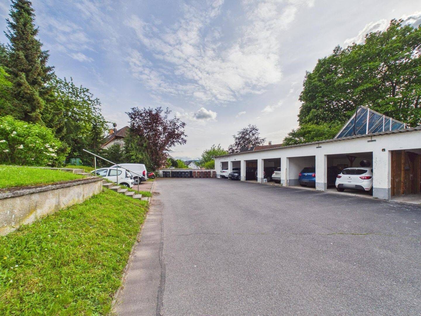 Immobilie in Bessenbach - Sofort bezugsfrei! Ruhige 3-Zimmer-Wohnung mit Kaminofen und Gartenparadies - Bild 2