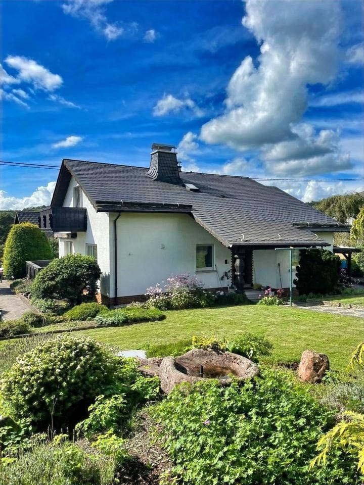 Immobilie in Hellenhahn-Schellenberg - Exklusives Einfamilienhaus mit Blick ins Grüne  ++ Westernohe ++ - Bild 0
