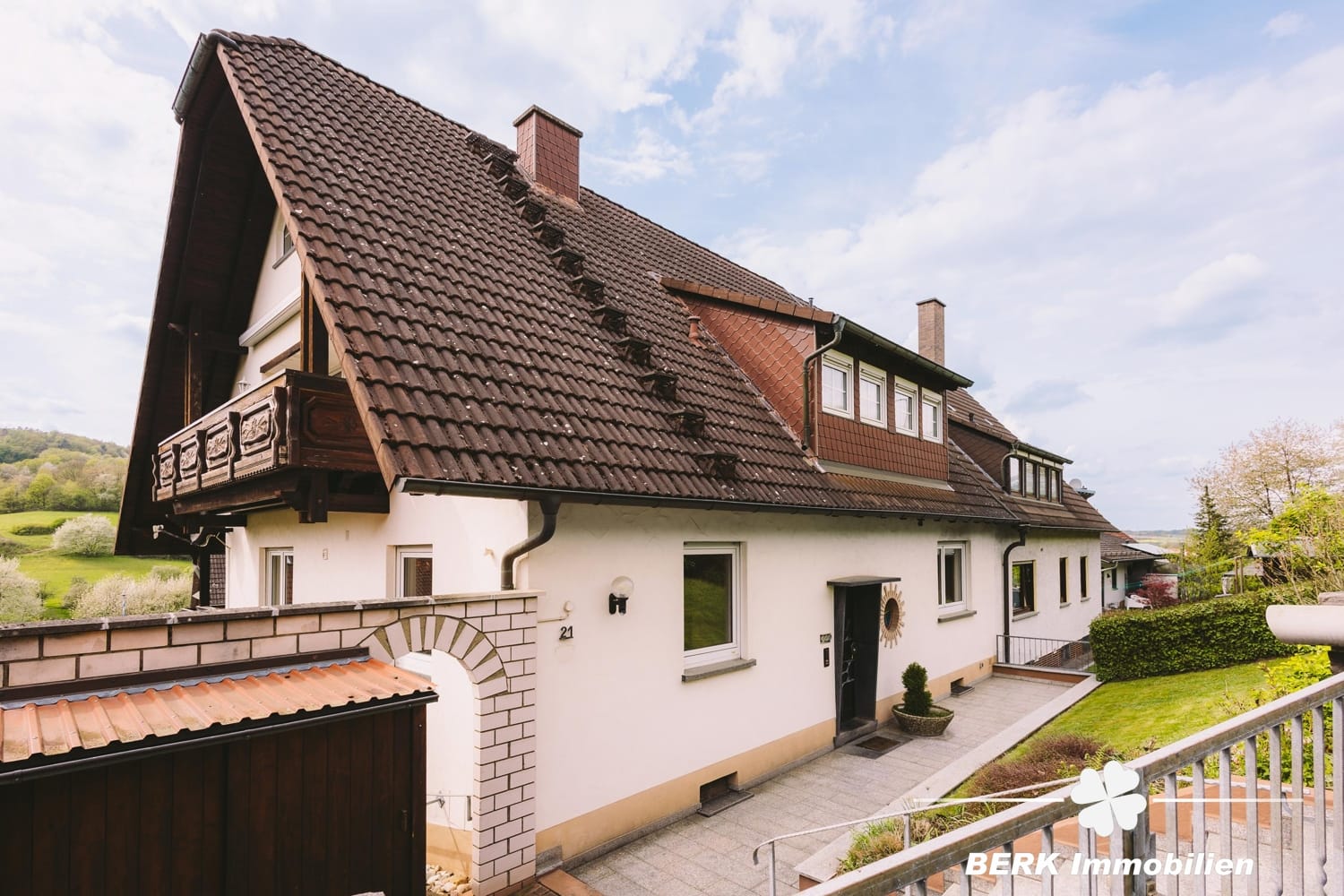 Immobilie in Bessenbach - BERK Immobilien - Großzügiges Zweifamilienhaus inkl. ELW mit Weitblick und lichtdurchflutetem Wohngefühl - Bild 0