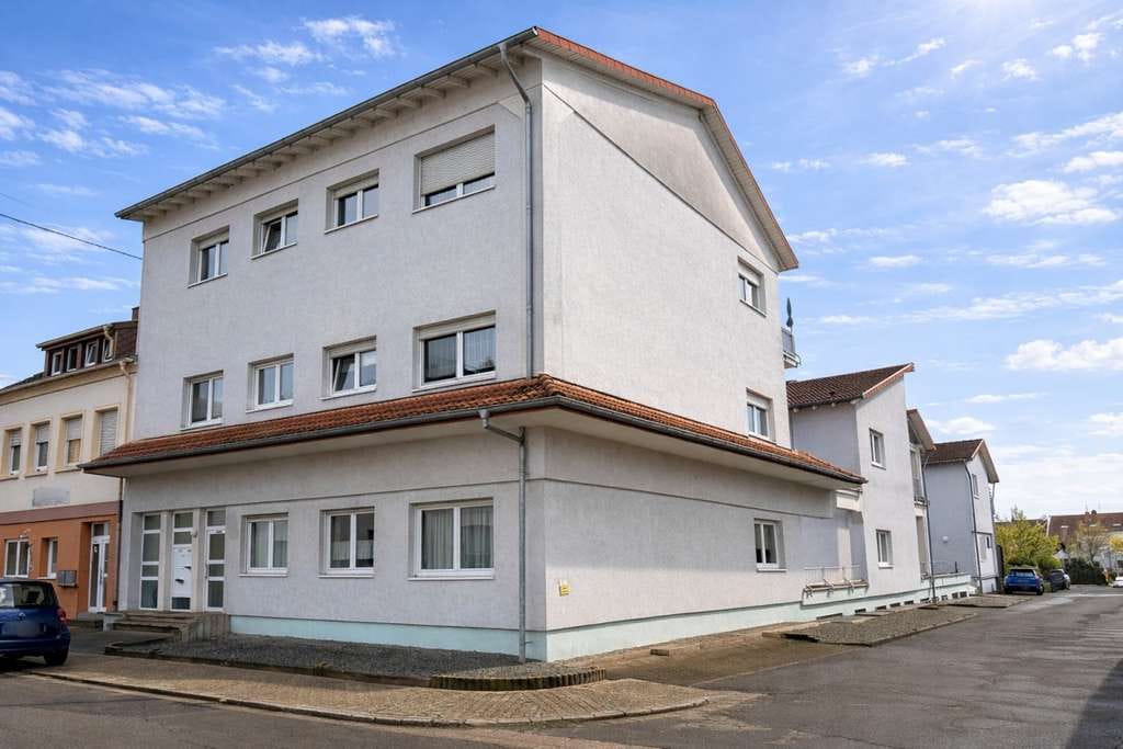 Immobilie in Saarlouis - Charmante 1-Zimmer-Wohnung mit Balkon und Weitblick in Saarlouis-Roden! - Bild 0