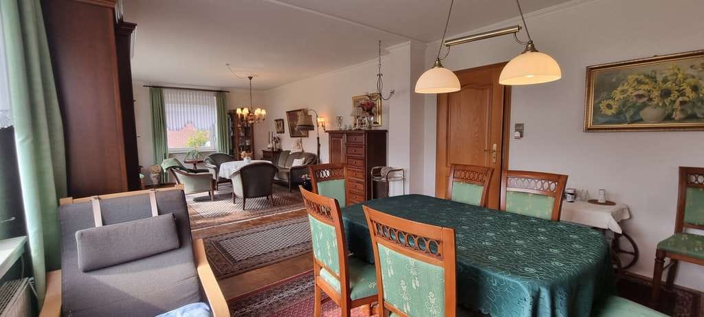 Immobilie in Bad Zwischenahn - Großes Einfamilienhaus mit Einliegerwohnung auf ca. 181 m² in bester Lage von Petersfehn I - Bild 3