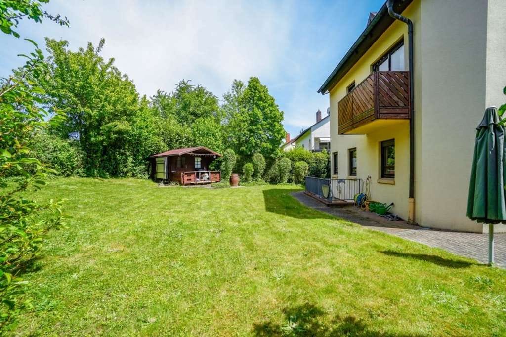 Immobilie in Mörlenbach - Dreifamilienhaus mit zwei vermieteten Einheiten und einer Doppelgarage! - Bild 2