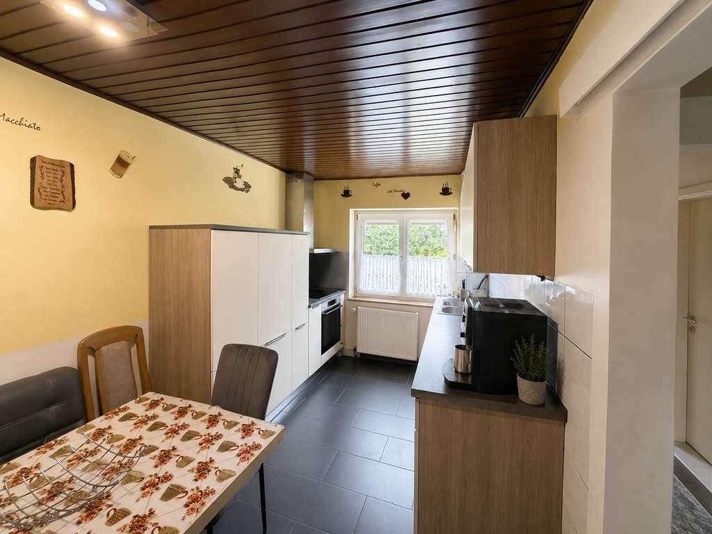 Immobilie in Allersberg - Gepflegtes Reihenmittelhaus mit großzügigem Platzangebot, Wintergarten und familienfreundlicher Raum - Bild 2