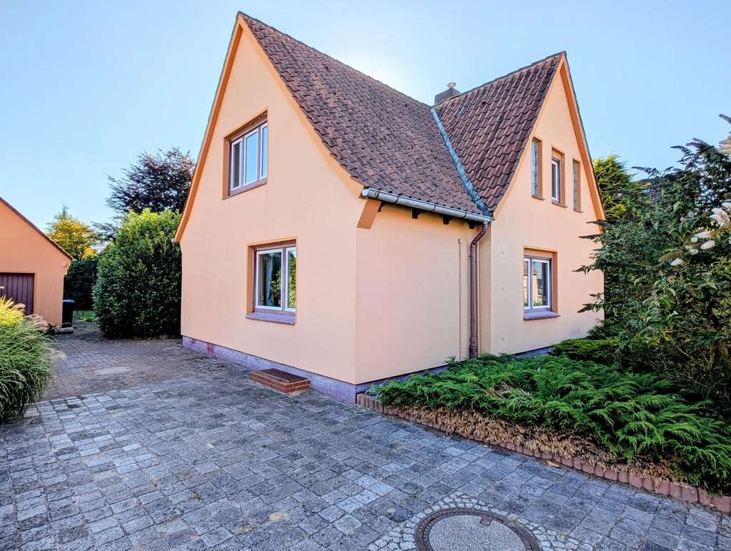 Immobilie in Hemmoor - Einfamilienhaus trifft Hobbyschrauber-Garage - Bild 2