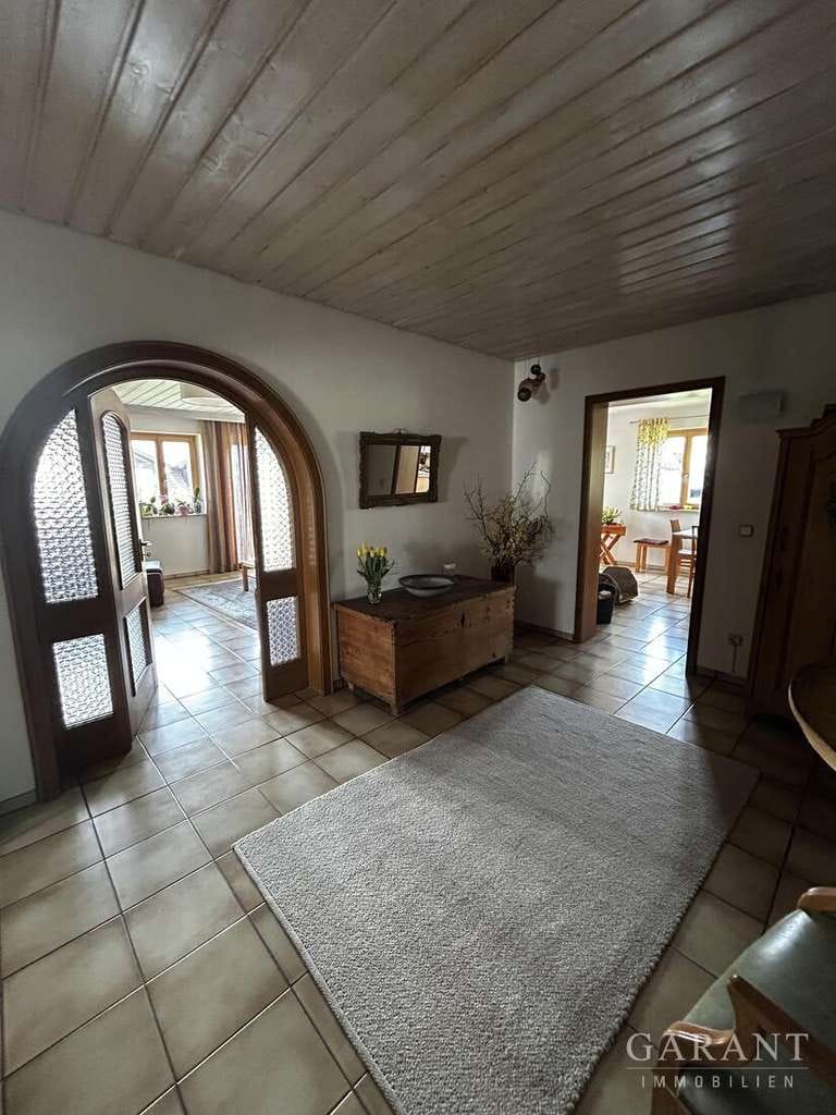 Immobilie in Salzweg - Schönes Einfamilienhaus mit großer Einliegerwohnung und Traumgarten in leichter Hanglage - Bild 4