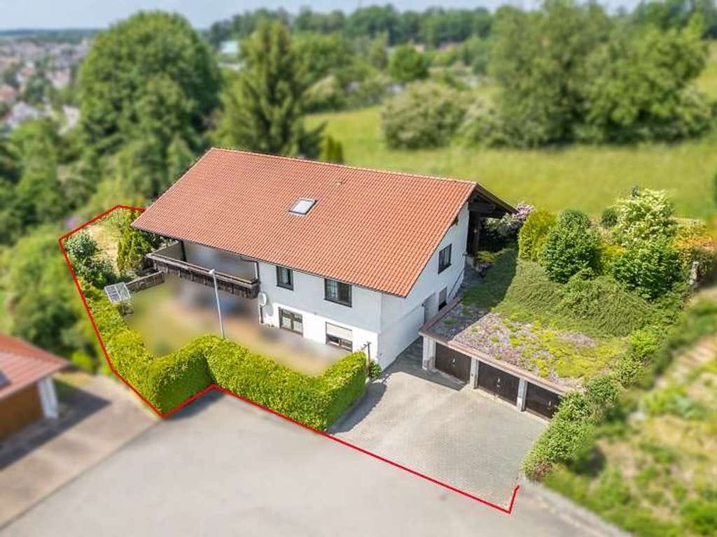 Immobilie in Ochsenhausen - Ein Anwesen voller Möglichkeiten – Wohnen, Vermieten und Zukunft gestalten - Bild 1