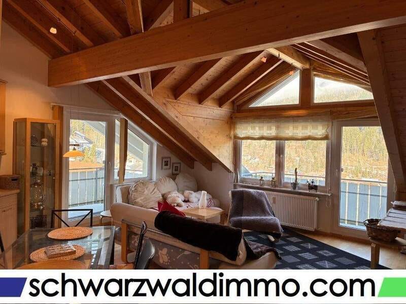 Immobilie in St. Blasien - Lichtdurchflutetes Wohnambiente in einer 2-Zimmer-Dachgeschosswohnung - unverbauter Panoramablick über St. Blasien und direkter Sicht auf den Dom - Bild 0
