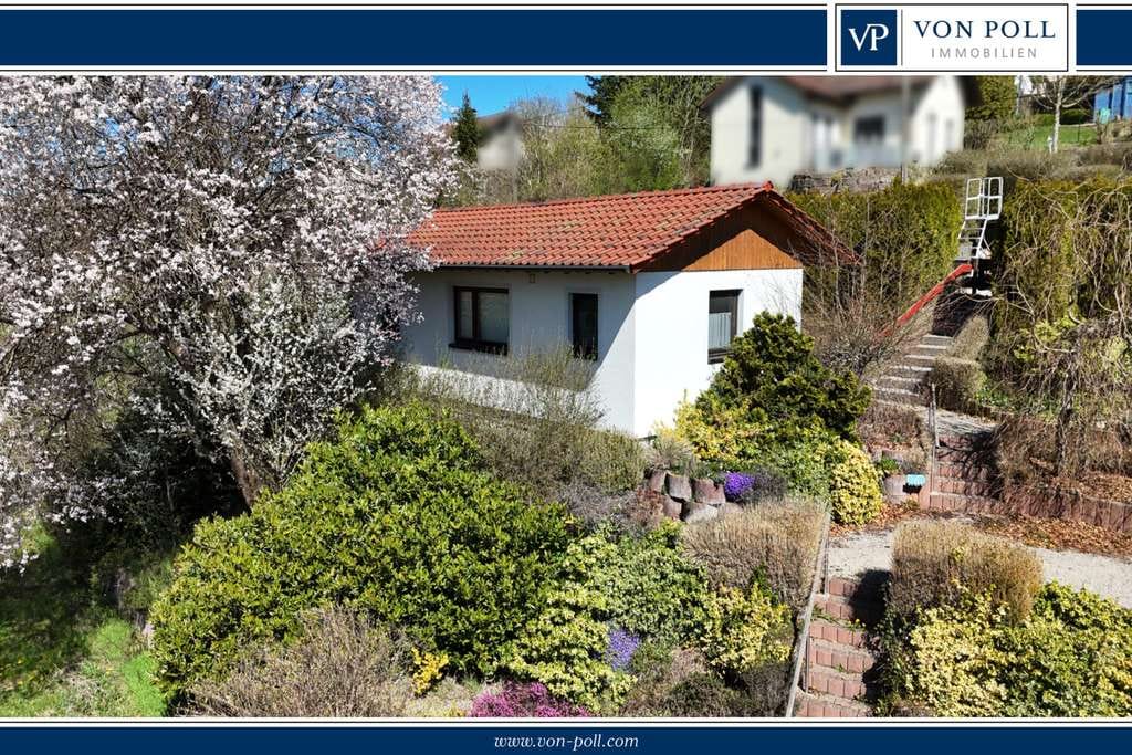 Immobilie in Buch am Wald - Charmantes Haus mit großem Garten auf mehreren Ebenen, Gartenhaus, Terrasse und eigenem Brunnen - Bild 0