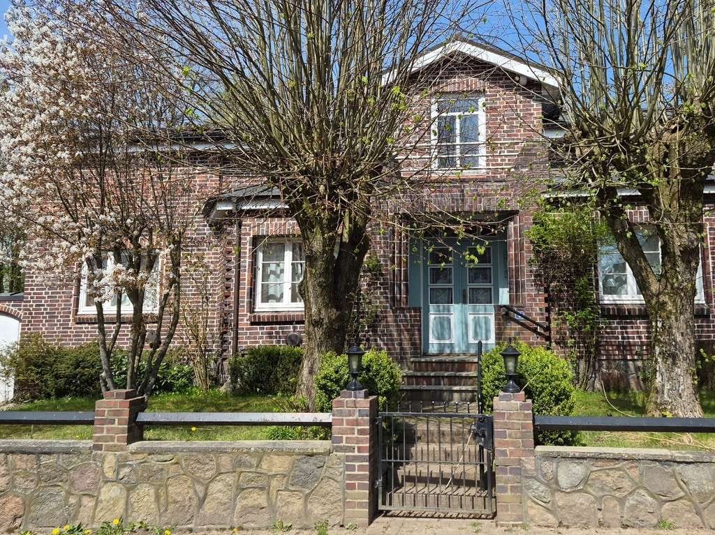 Immobilie in Kisdorf - Wunderschönes Einfamilienhaus auf großem Grundstück in Kisdorf / Kisdorferwohld - Bild 1