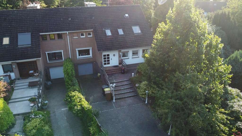Immobilie in Stuhr - wunderschöne Doppelhaushälfte in Stuhr mit Sauna und Garage, trockener Keller - Bild 1