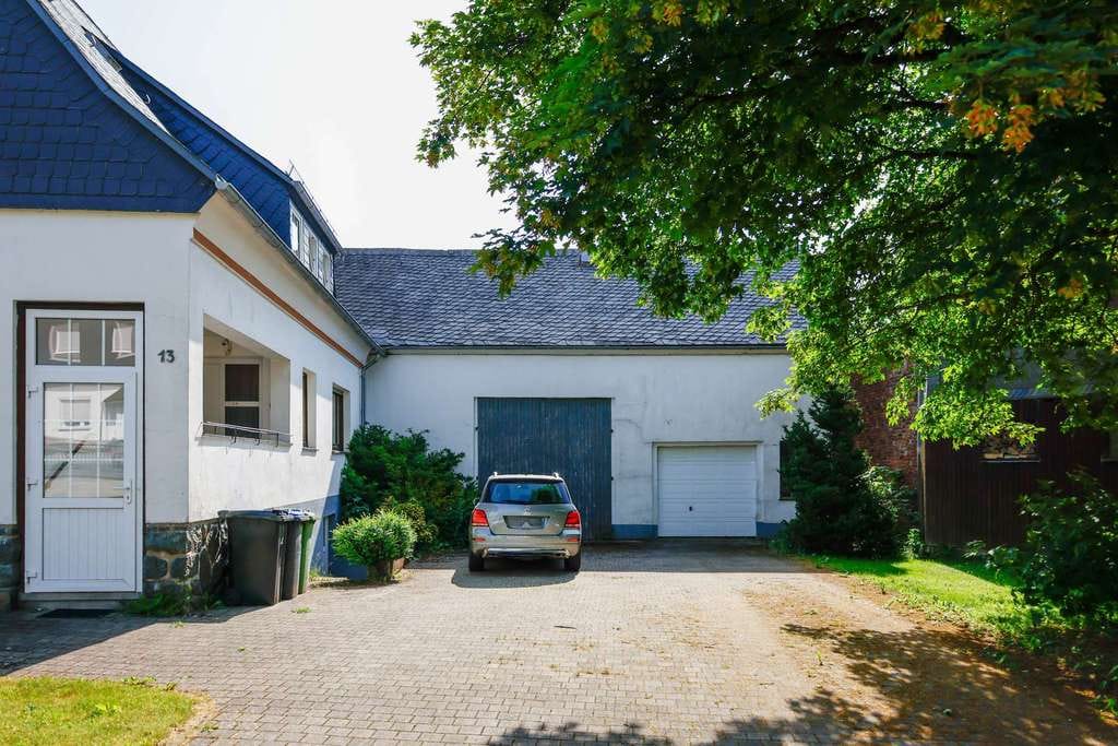 Immobilie in Winterberg - Raumwunder mit 7 Schlafzimmern, 2 Wohnräumen und einer große Scheune - Bild 3