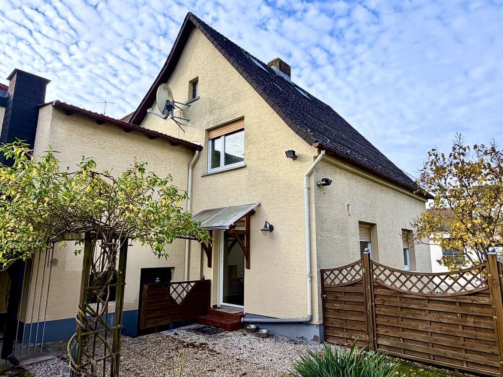 Immobilie in Wettenberg - Viel Platz und Möglichkeiten: Charmantes Einfamilienhaus mit Nebengebäuden - Bild 2