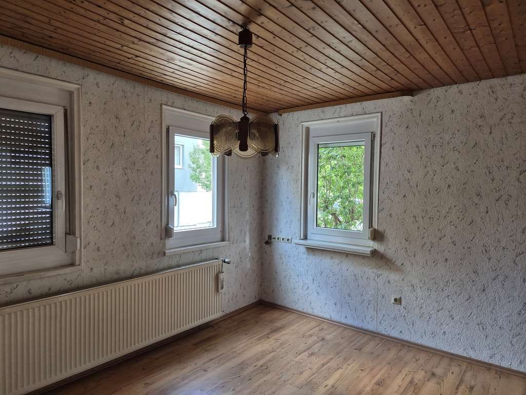 Immobilie in Dettingen an der Erms - Einfamilienhaus mit idyllischem Außenbereich in Dettingen Erms  - Bild 3