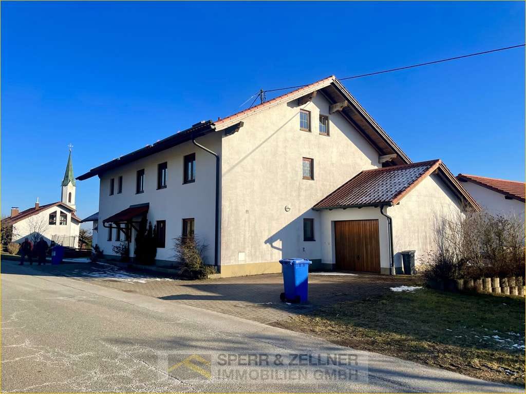 Immobilie in Kirchdorf - Berg - Idyllisches Anwesen: Hofstelle mit 2 Zweifamilienhäuser, Garagen & Lagerhalle und Grünflächen - Bild 3