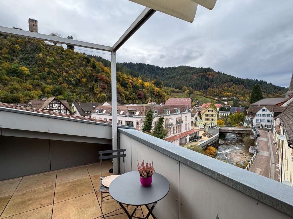 Immobilie in Hornberg - Perfekt eingerichtete Ferien-Penthousewohnung mit einzigartiger Sicht! - Bild 0