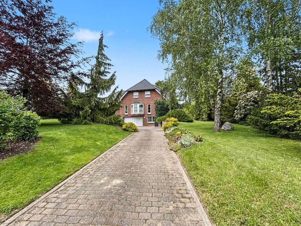 Immobilie in Rom - Repräsentatives Einfamilienhaus in Lancken bei Rom - Bild 1
