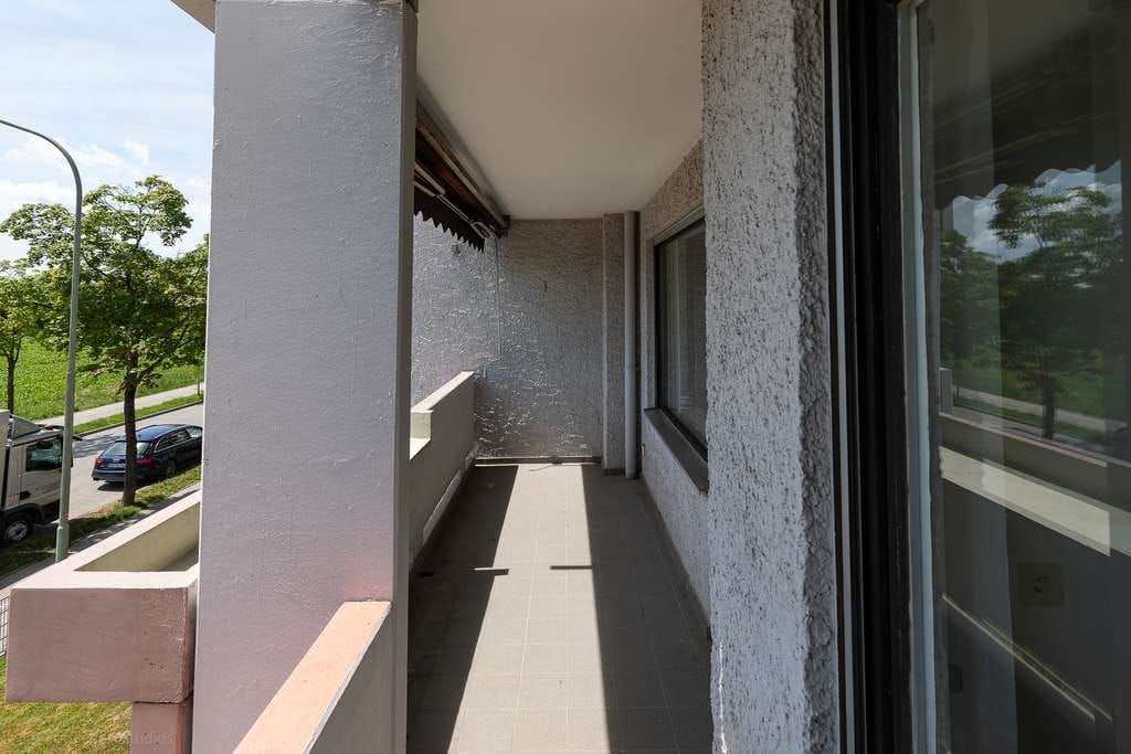 Immobilie in Dachau - Helle und freundliche 2 -Zimmer Wohnung mit Loggia und Ausblick in Dachau-Süd - Bild 2