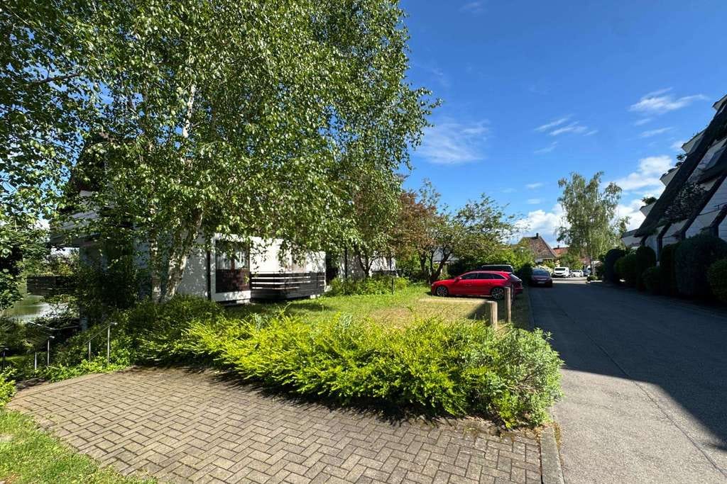 Immobilie in Hagnau am Bodensee - Naturnah & direkt am Weiher: Charmante 2-Zimmer-Wohnung mit 2 Balkonen u. KFZ-Stp. in Meersburg - Bild 3
