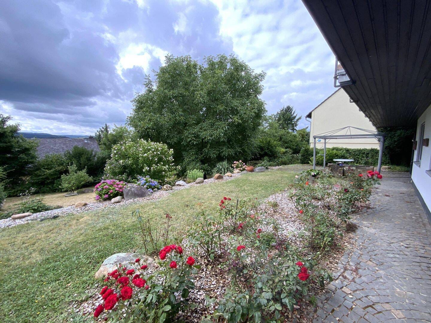 Immobilie in Gusterath - Freistehendes Traumhaus mit Weitblick ins Grüne in Gusterath - Bild 2