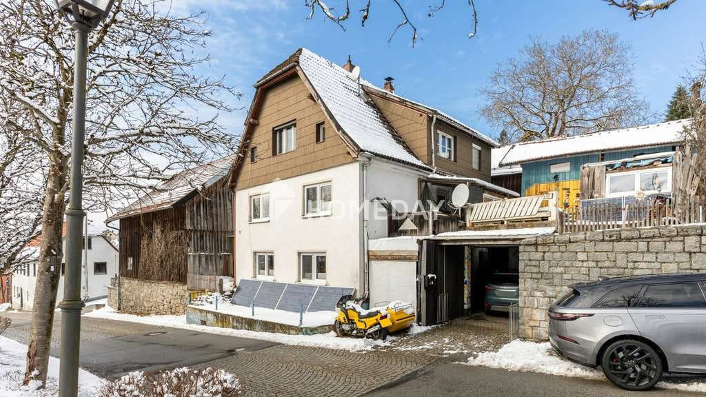 Immobilie in Tittling - Raum für Generationen – Teilsaniertes Zweifamilienhaus mit Innenhof und Scheune
 - Bild 0