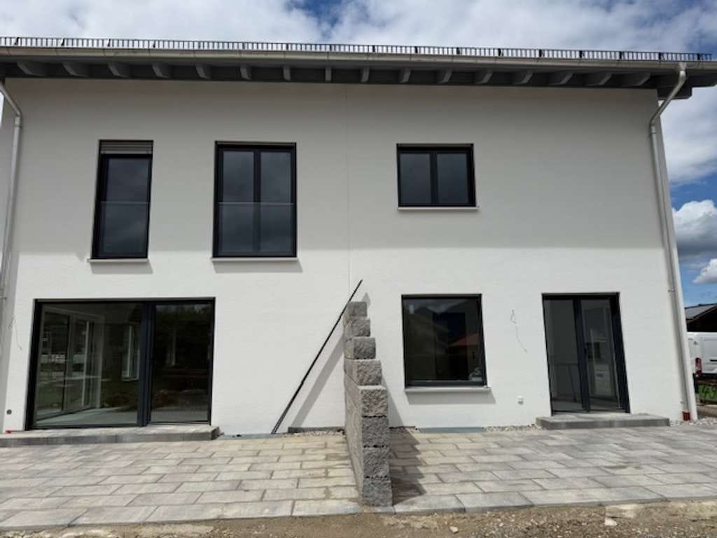 Immobilie in Brannenburg - I. I. TEAM: Modernes Wohnen in Brannenburg,- Erstbezug in ruhiger Lage mit Bergblick ! - Bild 0