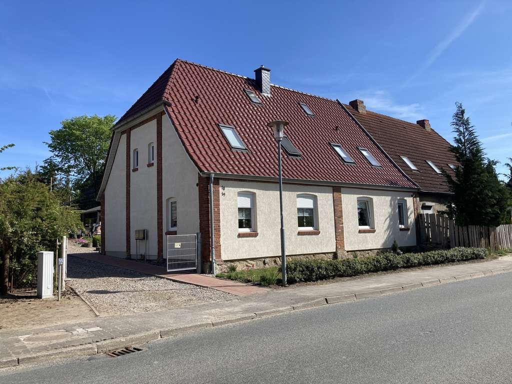 Immobilie in Gägelow - Zwei moderne Reihenhäuser mit weitläufigem Grundstück und Stallgebäude - Bild 0
