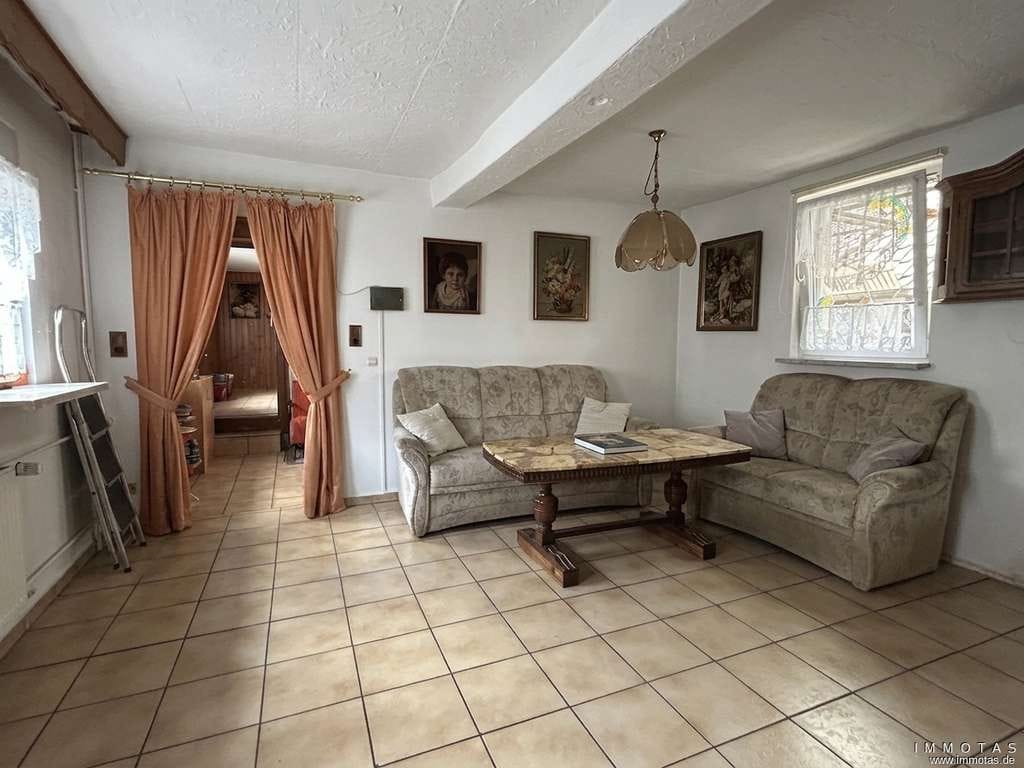 Immobilie in Maxdorf - Gemütliches Einfamilienhaus mit Nebengebäude und Hofbereich - Bild 1