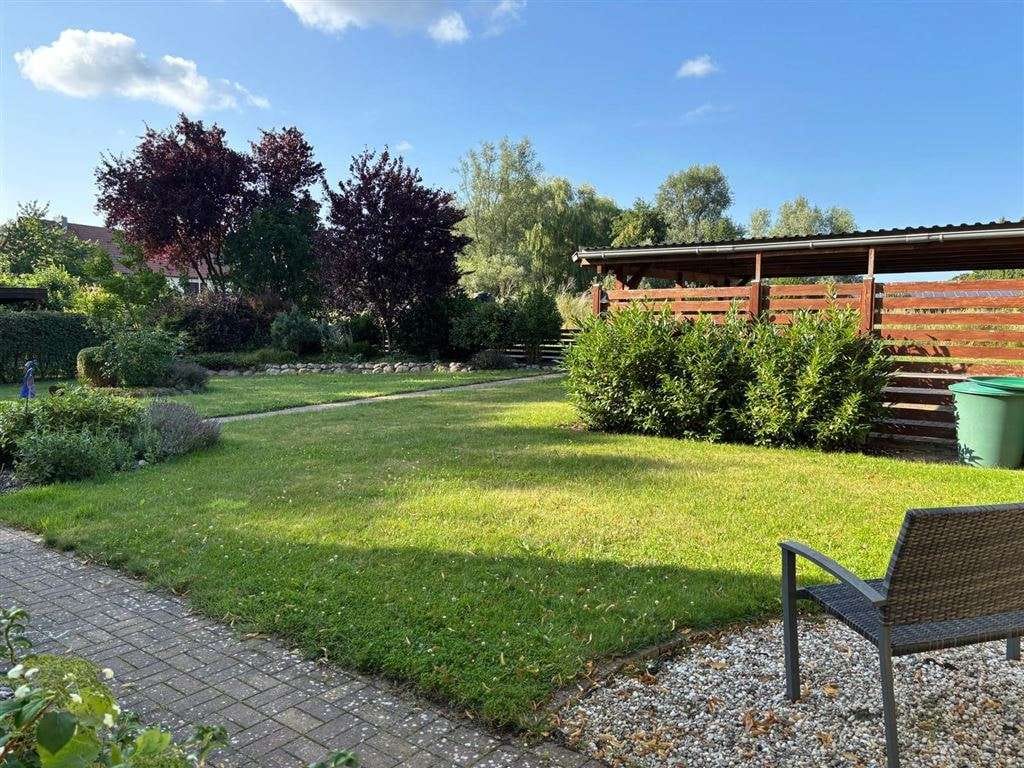 Immobilie in Bützow - Einfamilienhaus  - Schlossblick, großem Grundstück und viel Nebengelass - Bild 1