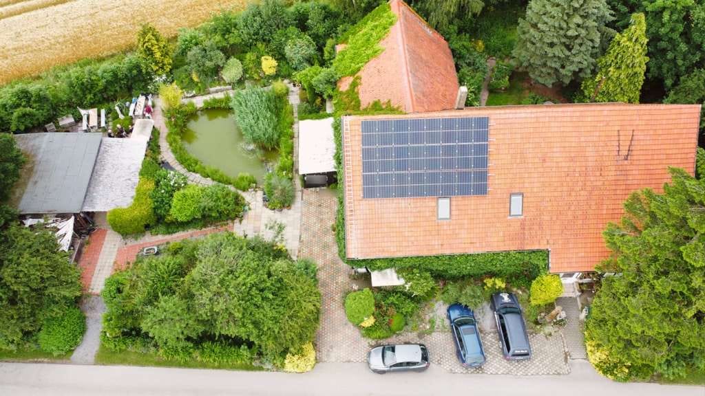 Immobilie in Preußisch Oldendorf - Fachwerkhaus mit großem, gepflegtem Grundstück, Gartenteich und Freizeitgebäude in ruhiger Lage - Bild 0