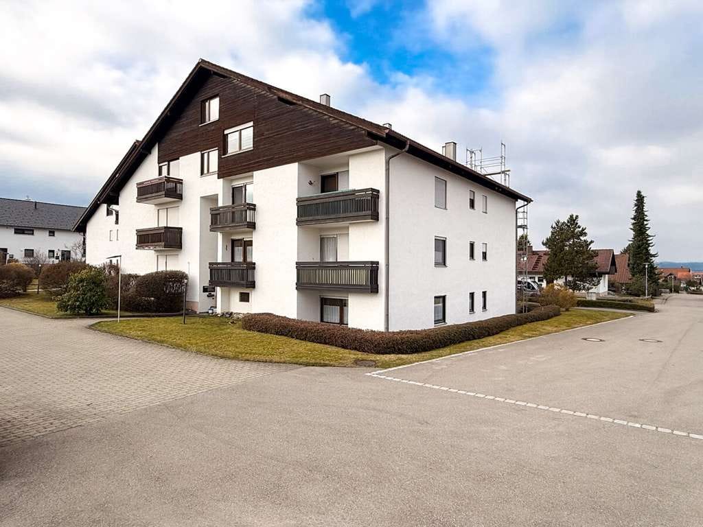 Immobilie in Weiler-Simmerberg - Attraktive Kapitalanlage im Allgäu – Charmantes Apartment mit Stellplatz in ruhiger Lage - Bild 1