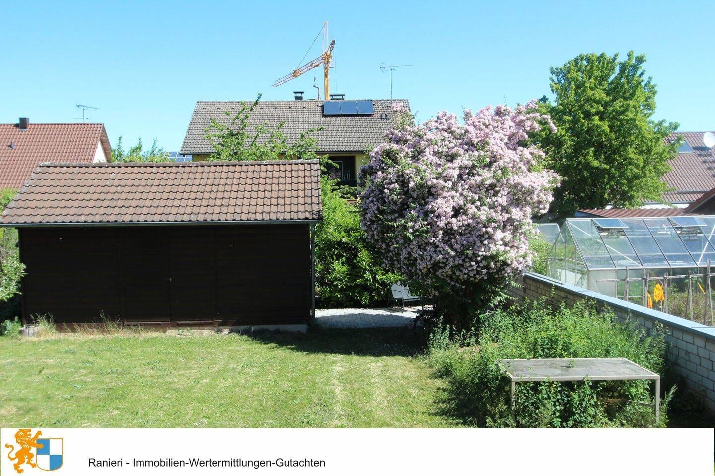 Immobilie in Parsberg - Schöne 3 - 4 Zimmer-Dachgeschosswohnung mit Einbauküche, großem Balkon und zusätzlichem Dachboden mit Ausbaupotenzial - Bild 3